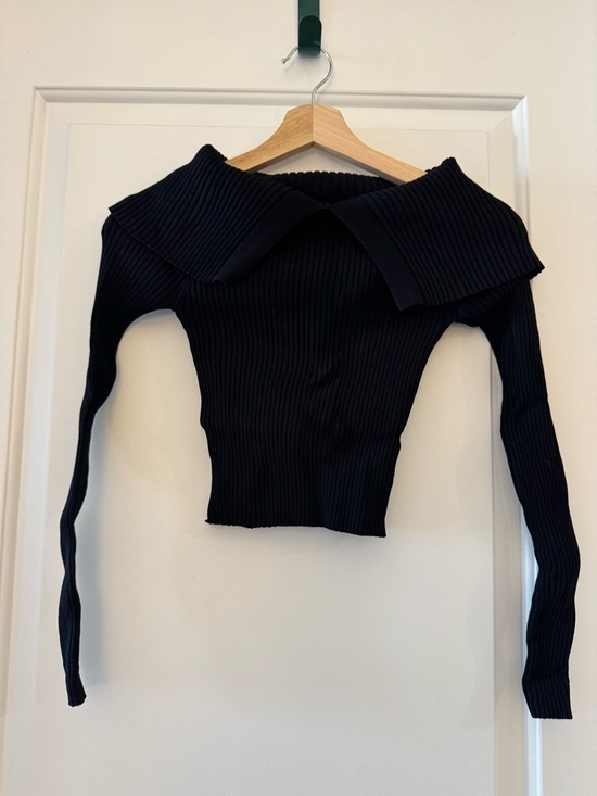 Slim Ribbed Off-the-Shoulder Sweater - Black - Picture 3 of 7